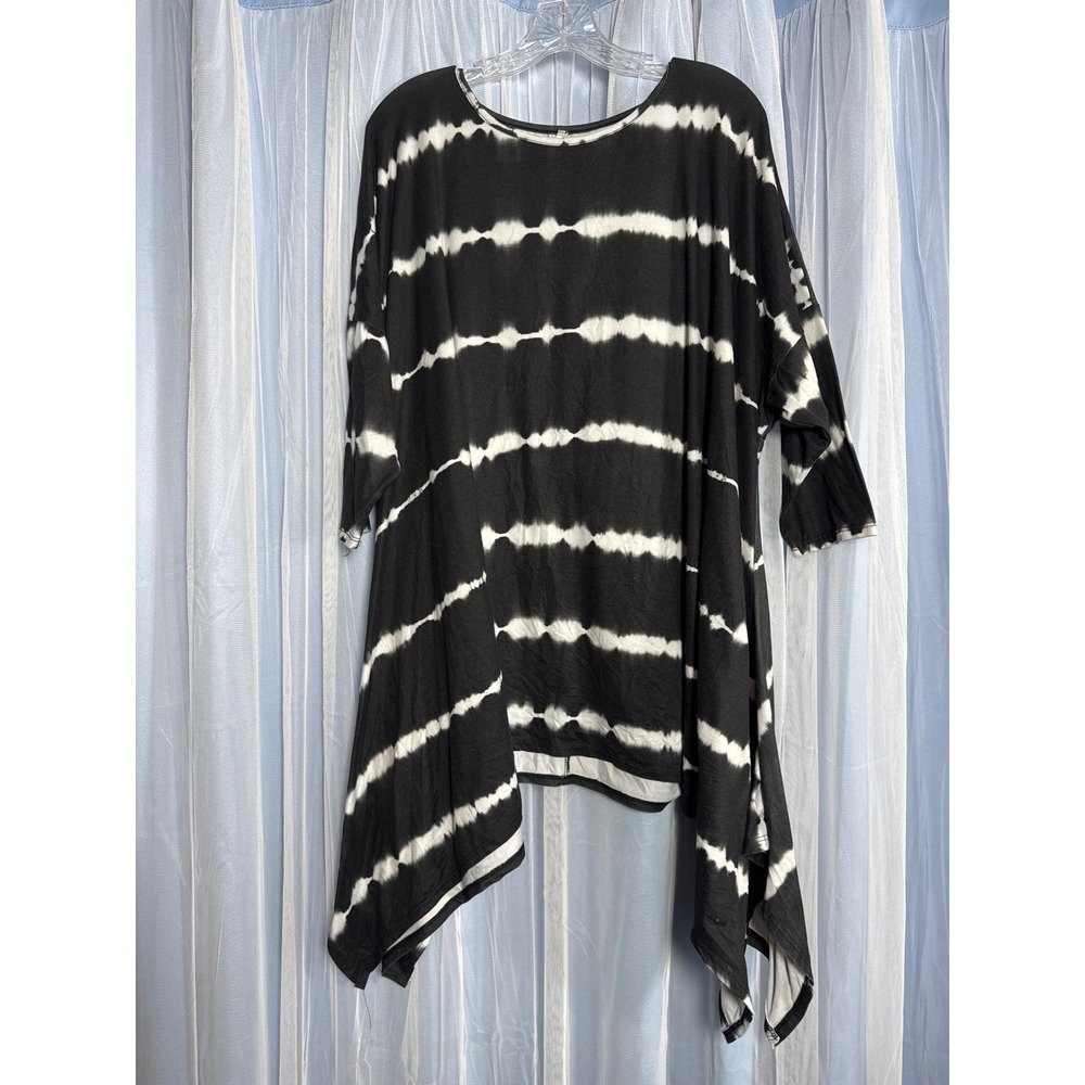 Curvy Brand Tunic Women 2X Sharkbite Hem Black White Tie Dye EUC